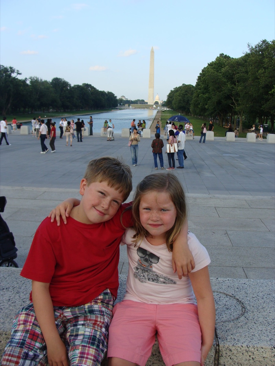 Drew and his sister Allyson as kids at the Washington Monument